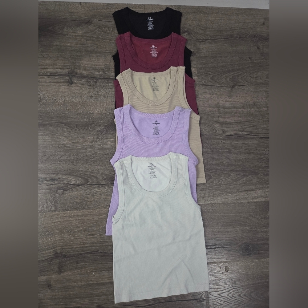 Women's Seamless Ribbed Sleeveless Cropped Scoop Neck Tank Top Set Size XS - NEW